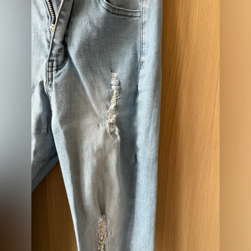 NVGTN XS Navishape Light Wash Ripped Jeans - Picture 4 of 9